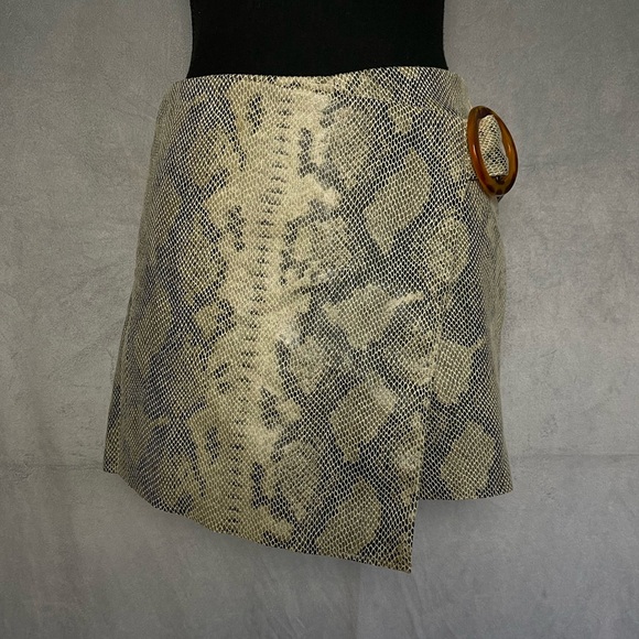 Tan and black snakeskin mini skort with buckle size xs/small - Picture 1 of 7
